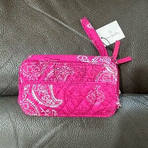 Vera Bradley all in one crossbody for iPhone 6 in stamped paisley